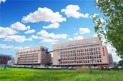 山东省发改委主任张新文、青岛市发改委主任李刚、崂山区区长赵燕一行莅临康尔视察指导工作