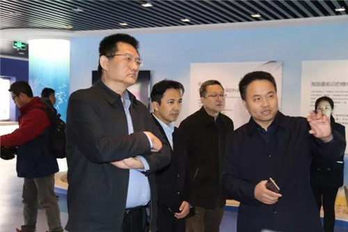 山东省发改委主任张新文、青岛市发改委主任李刚、崂山区区长赵燕一行莅临康尔视察指导工作
