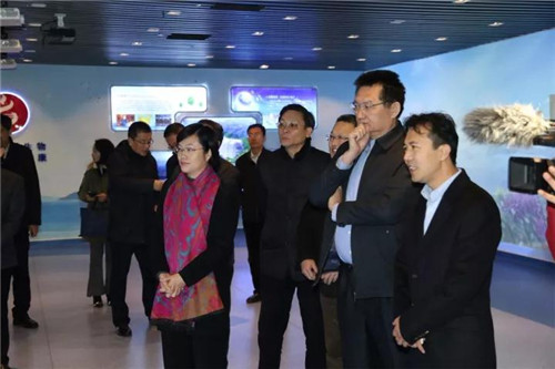 山东省发改委主任张新文、青岛市发改委主任李刚、崂山区区长赵燕一行莅临康尔视察指导工作