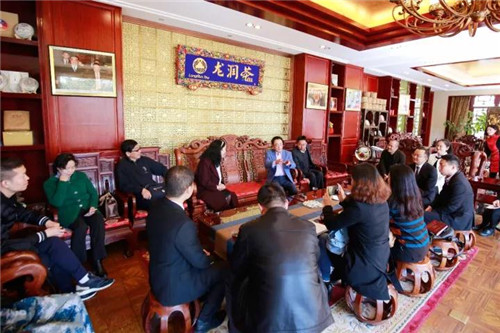 云南经济管理学院董事长杨红卫一行莅临龙润集团、理想科技集团参观指导