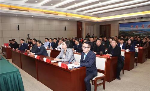 江苏省滨海县委书记钱武华亲切会见绿叶董事长徐建成