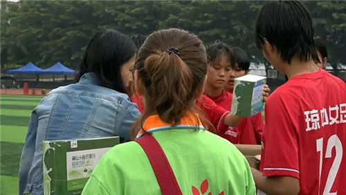 炎帝生物热烈祝贺琼中女足三上央视《新闻联播》