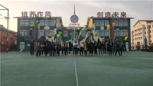 隆力奇供应链体系员工在江南奇兵拓展培训