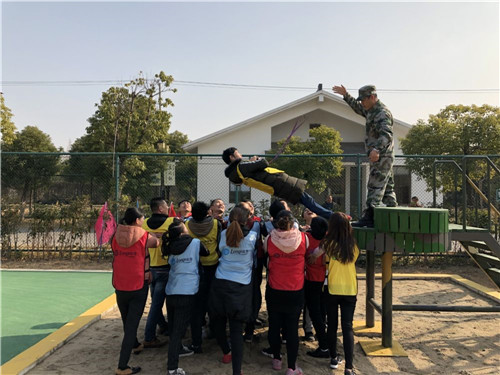 隆力奇供应链体系员工在江南奇兵拓展培训