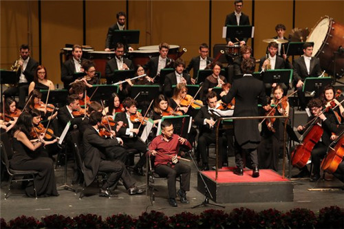 “蓝天下的至爱 -- 安利之夜新年音乐会”在上海大剧院隆重上演
