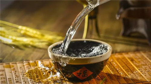 金日新品上市|玉山高粱酒，2018年就要一起燃！