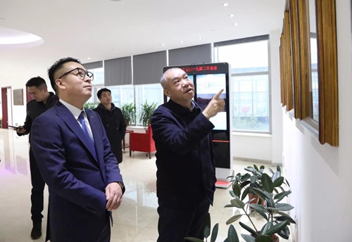 人民日报社江苏分社社长贺广华接见绿叶董事长徐建成