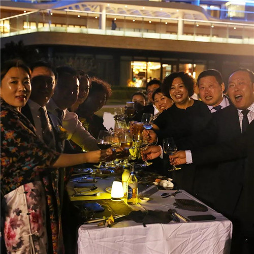 安发安享俱乐部“携手并进共赢未来”主题酒会温情上演