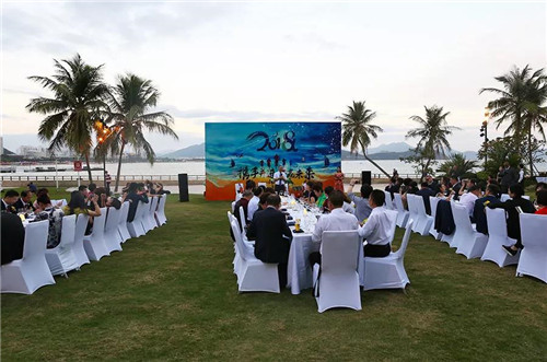 安发安享俱乐部“携手并进共赢未来”主题酒会温情上演