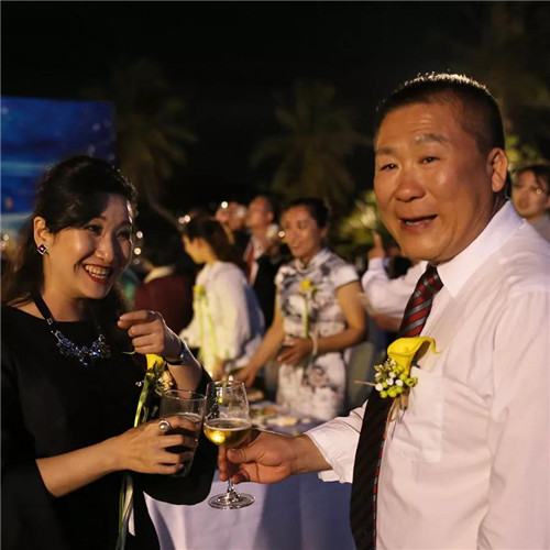 安发安享俱乐部“携手并进共赢未来”主题酒会温情上演