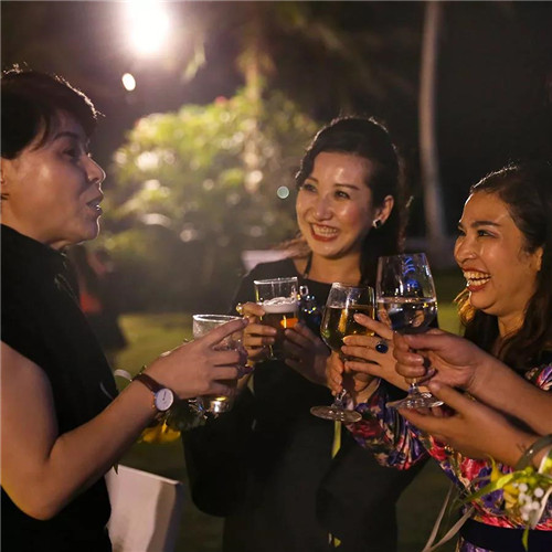 安发安享俱乐部“携手并进共赢未来”主题酒会温情上演