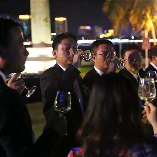 安发安享俱乐部“携手并进共赢未来”主题酒会温情上演