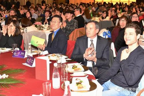 美乐家代言人吉默 • 弗雷戴特现身员工年会