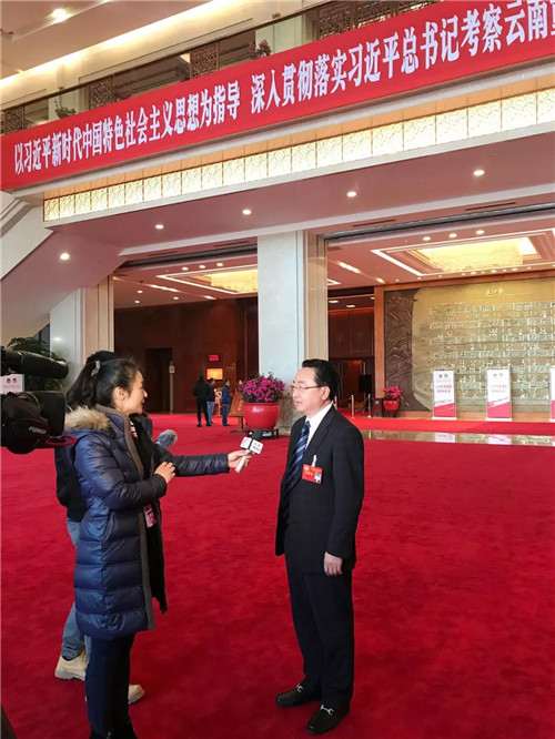 理想科技董事长焦家良博士参加云南“两会”，建议设立“云南茶节”