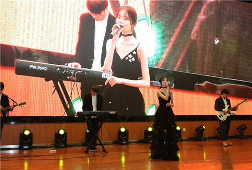 “共聚平台 致胜未来”隆力奇2017年度庆祝大会暨答谢晚宴欢乐召开