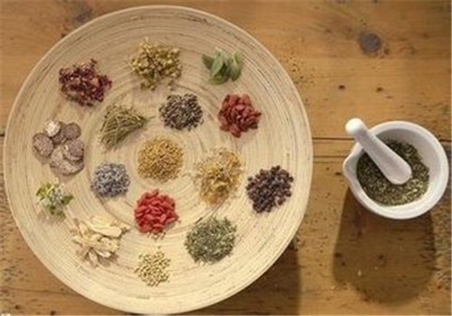 借力“药食同源” 药企跨界中药保健