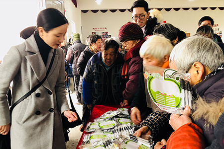 三生捐赠曲塘老年活动中心 助力美丽乡村建设