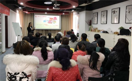 太阳神江西分公司深入一线,与市场家人同庆同乐