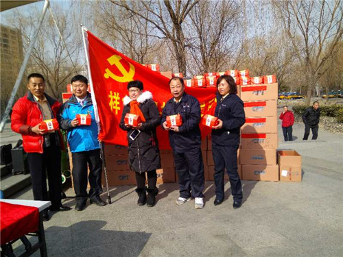 的士八年温暖回家路      长青三年温馨伴您行