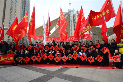 的士八年温暖回家路      长青三年温馨伴您行