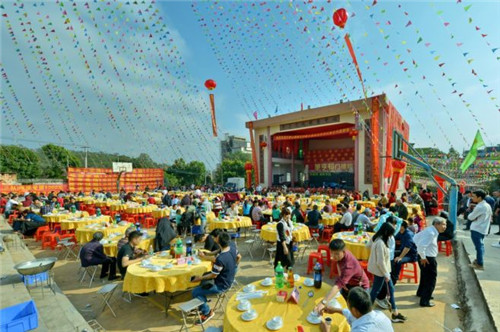 富佑集团董事局捐建笔亨村门楼隆重竣工