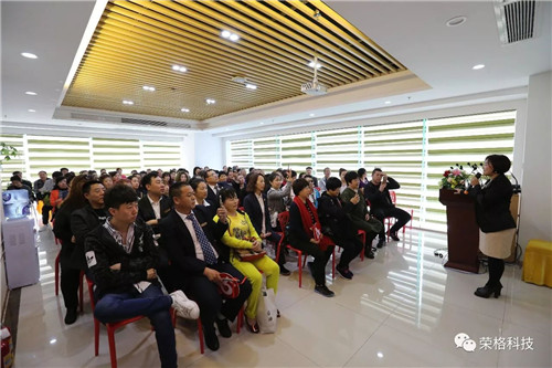 荣格群星系统家人参观考察荣格集团