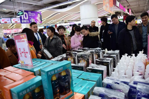 “聚合品牌·赢战未来” —隆力奇春夏季产品推介会召开