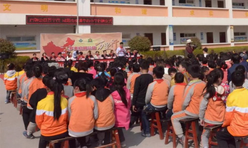 罗麦航天启明图书室落户兴平市桑镇中心小学