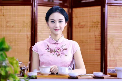 理想科技龙润茶喜获“昆明市普洱茶产业化工程技术研究中心”牌