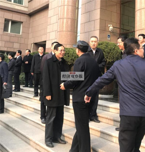 国家工商总局摘牌在即 多部门人士争相合影