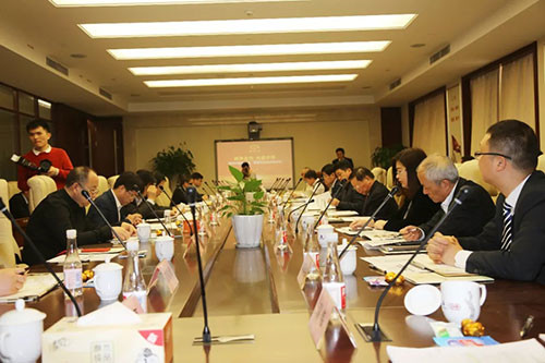 隆力奇与茅台集团白金酒公司达成战略合作