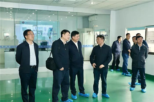 河南省政协副主席龚立群一行在安惠调研