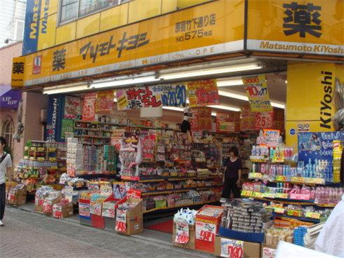 药妆市场正处于快速成长期，预计2022年规模将达780亿元