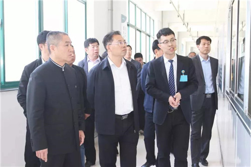 社会各界聚焦安然 深入安然公司参观