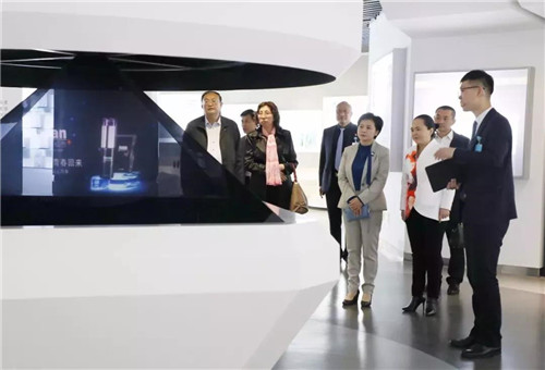 社会各界聚焦安然 深入安然公司参观