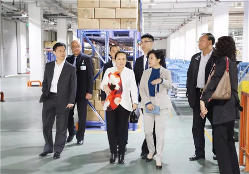 社会各界聚焦安然 深入安然公司参观