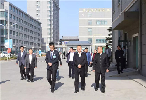 社会各界聚焦安然 深入安然公司参观