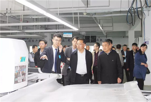 社会各界聚焦安然 深入安然公司参观