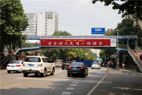 昆明全城筑起红色风景线，为理想龙润茶节打call！