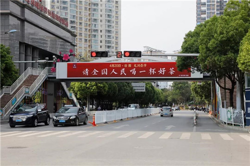 昆明全城筑起红色风景线，为理想龙润茶节打call！