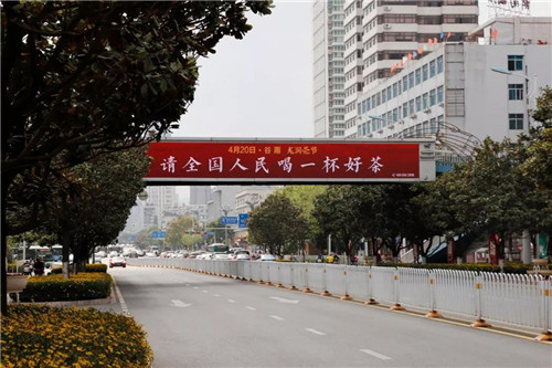 昆明全城筑起红色风景线，为理想龙润茶节打call！