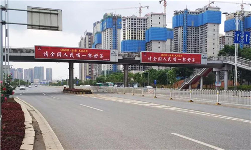 昆明全城筑起红色风景线，为理想龙润茶节打call！