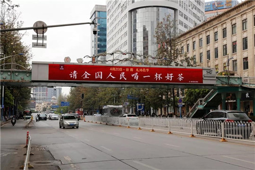 昆明全城筑起红色风景线，为理想龙润茶节打call！