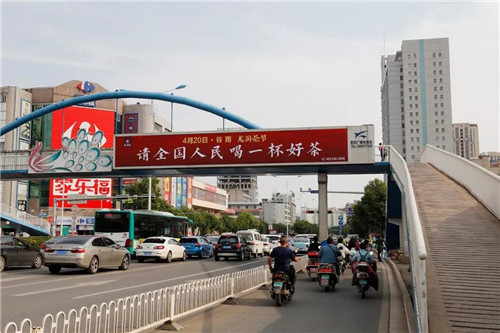 昆明全城筑起红色风景线，为理想龙润茶节打call！