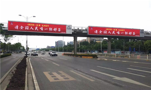 昆明全城筑起红色风景线，为理想龙润茶节打call！