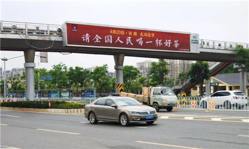 昆明全城筑起红色风景线，为理想龙润茶节打call！