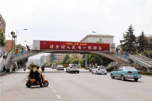 昆明全城筑起红色风景线，为理想龙润茶节打call！