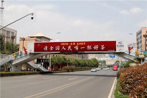 昆明全城筑起红色风景线，为理想龙润茶节打call！