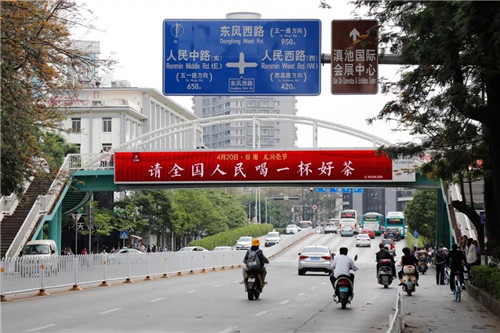 昆明全城筑起红色风景线，为理想龙润茶节打call！