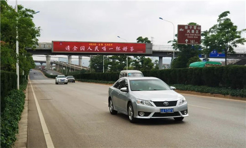 昆明全城筑起红色风景线，为理想龙润茶节打call！